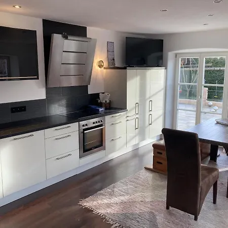 Lichtdurchflutete 65m2 Einliegerwohnung Mit Grosser Suedterrasse Und Komfort-bad *