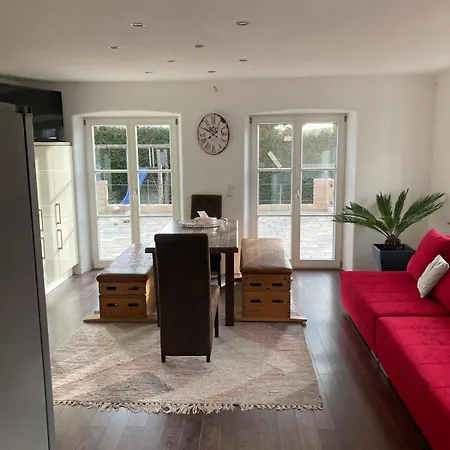 Appartement Lichtdurchflutete 65m2 Einliegerwohnung Mit Grosser Suedterrasse Und Komfort-bad *
