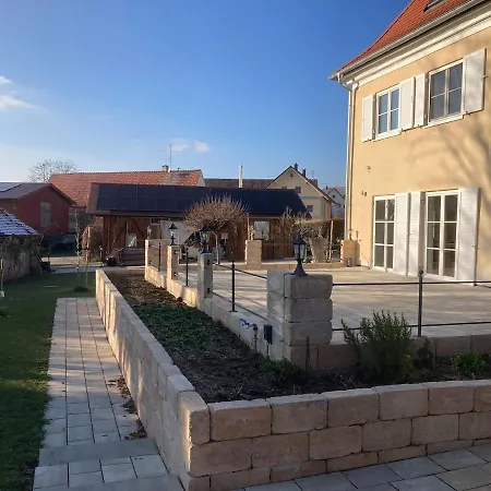 Lichtdurchflutete 65m2 Einliegerwohnung Mit Grosser Suedterrasse Und Komfort-bad Appartement *